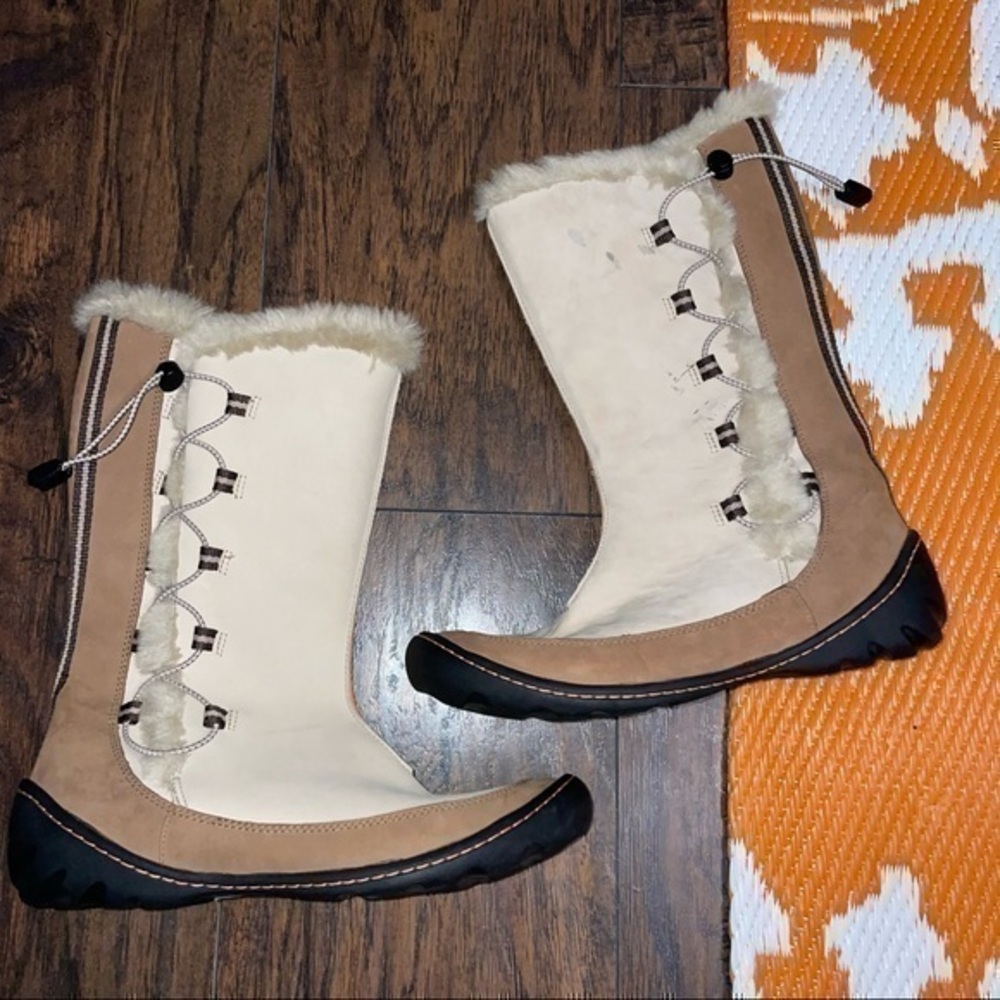 PRIVÓ BY CLARKS